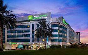 Holiday Inn Express Dubai Airport 2*